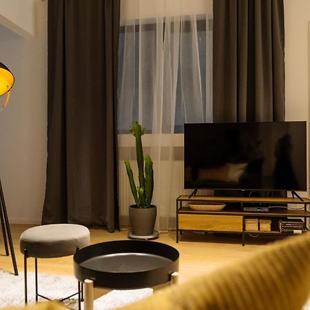 Bright 3Br Flat - Top Location - Green View Balcony Boekarest Buitenkant foto