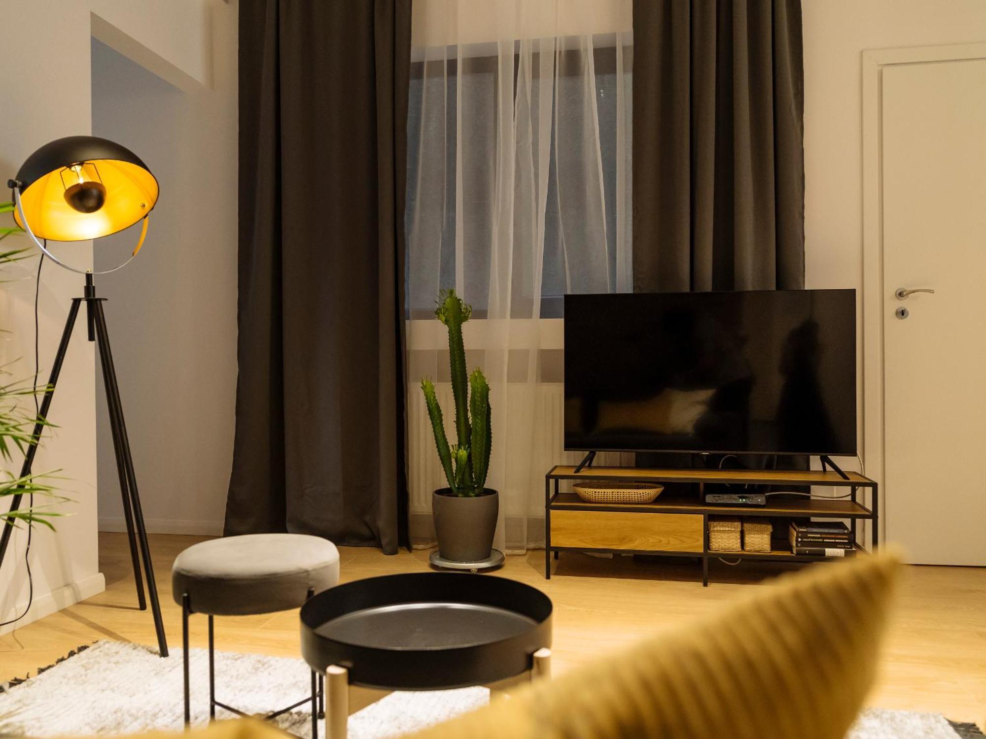 Bright 3Br Flat - Top Location - Green View Balcony Boekarest Buitenkant foto